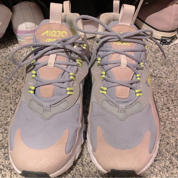 Nike Air Max 270 React- Youth Size 7 - Picture 2 of 10